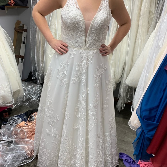 Florentine Wedding Dress - Picture 1 of 11